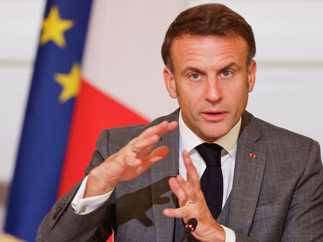 Paris (France), 09/11/2023.- French President Emmanuel Macron speaks next to representatives from states, international organisations, businesses, development banks and NGOs during an international humanitarian conference for the civilian population in Gaza, at the Elysee Presidential Palace in Paris, France, 09 November 2023. Key international players will gather at the conference to determine a concrete plan of action to support civilians in Gaza. Thousands of Israelis and Palestinians have died since the militant group Hamas launched an unprecedented attack on Israel from the Gaza Strip on 07 October, and the Israeli strikes on the Palestinian enclave which followed it. (Francia) EFE/EPA/LUDOVIC MARIN / POOL MAXPPP OUT