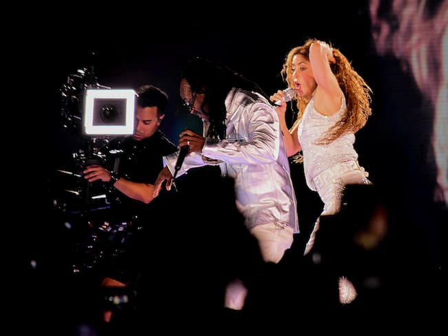 AME1852. BARRANQUILLA (COLOMBIA), 21/02/2025.- La cantante colombiana Shakira se presenta este jueves, en el estadio Metropolitano Roberto Meléndez en Barranquilla (Colombia). Shakira presentó el primero de los dos conciertos que la artista dará en su ciudad natal como parte de la gira 'Las mujeres ya no lloran'. EFE/ Aleidys Coll